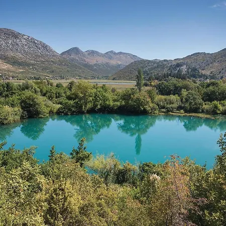 Сasa de vacaciones Three-bedroom In *