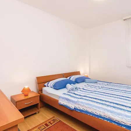 Three-bedroom In Semesterbostad