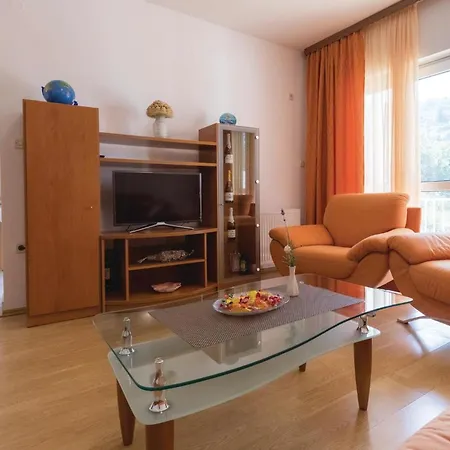 Three-bedroom In Semesterbostad *