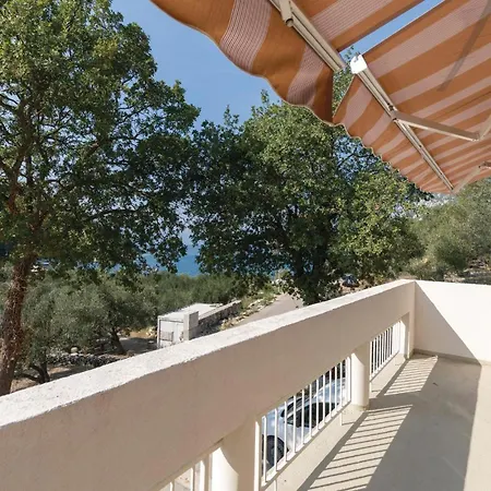 Three-bedroom In Semesterbostad Duba