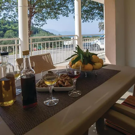 Three-bedroom In Hébergement de vacances *