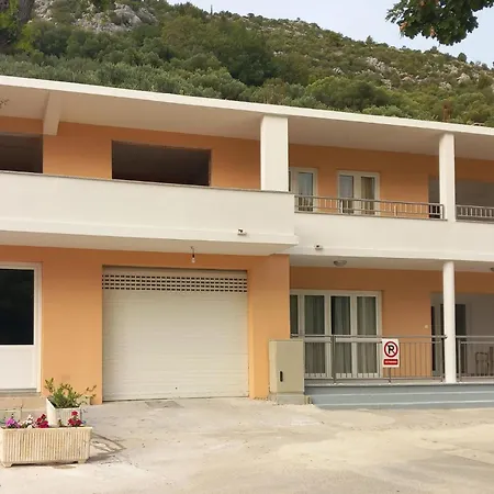 Three-bedroom In Hébergement de vacances