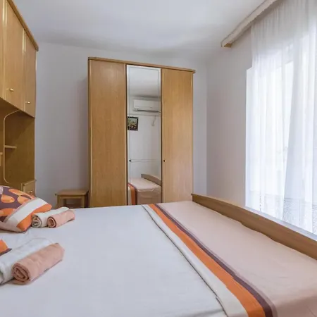 Three-bedroom In Дуба