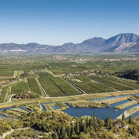 Three-bedroom In Duba