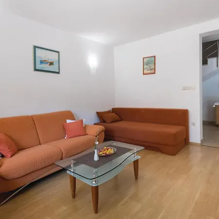 Three-bedroom In Semesterbostad