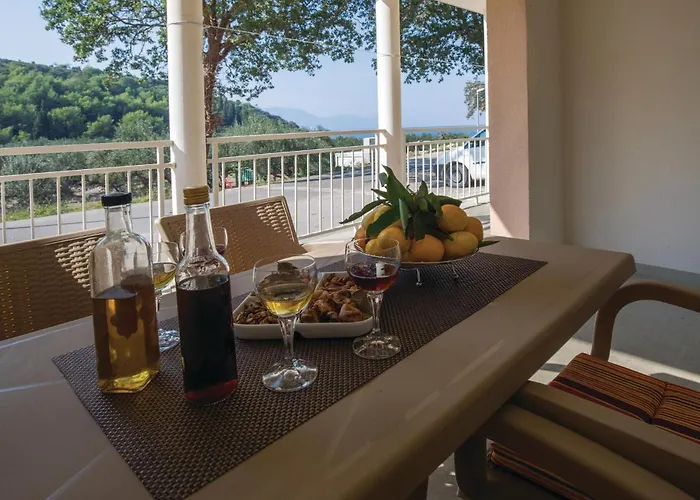 Three-bedroom In Σπίτι διακοπών *