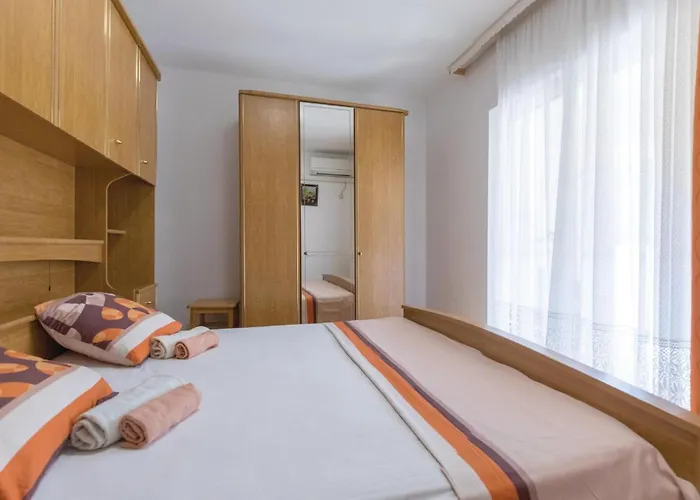 Three-bedroom In Дуба