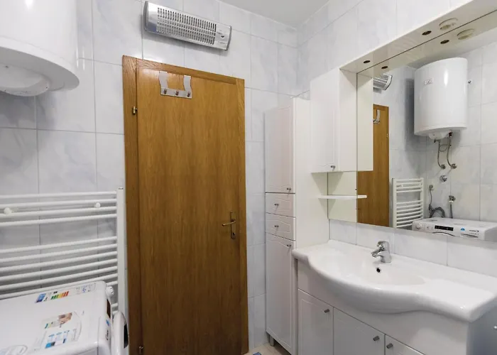 Three-bedroom In * Дуба