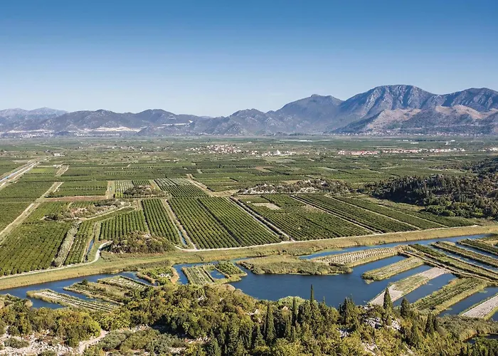 Three-bedroom In Дуба